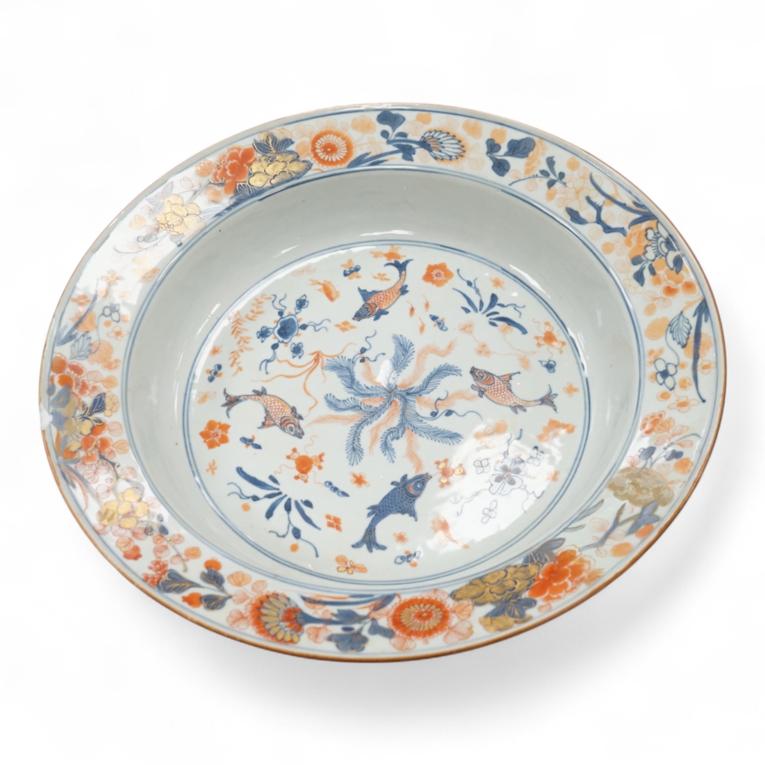 A Chinese Imari bowl, Kangxi period, 36cm in diameter